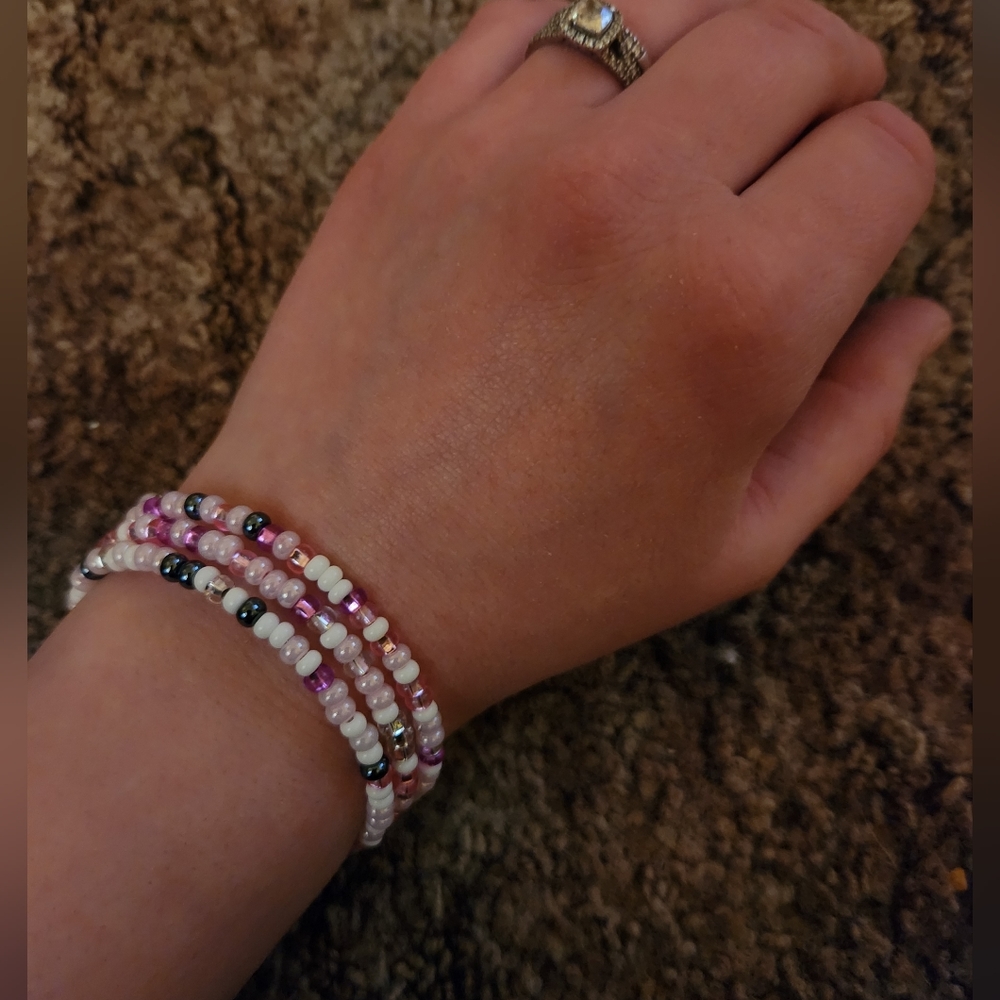 Handmade Beaded Bracelet - Picture 2 of 2